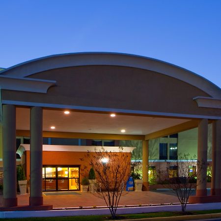Holiday Inn Express Fairfax-Arlington Boulevard By Ihg Dış mekan fotoğraf