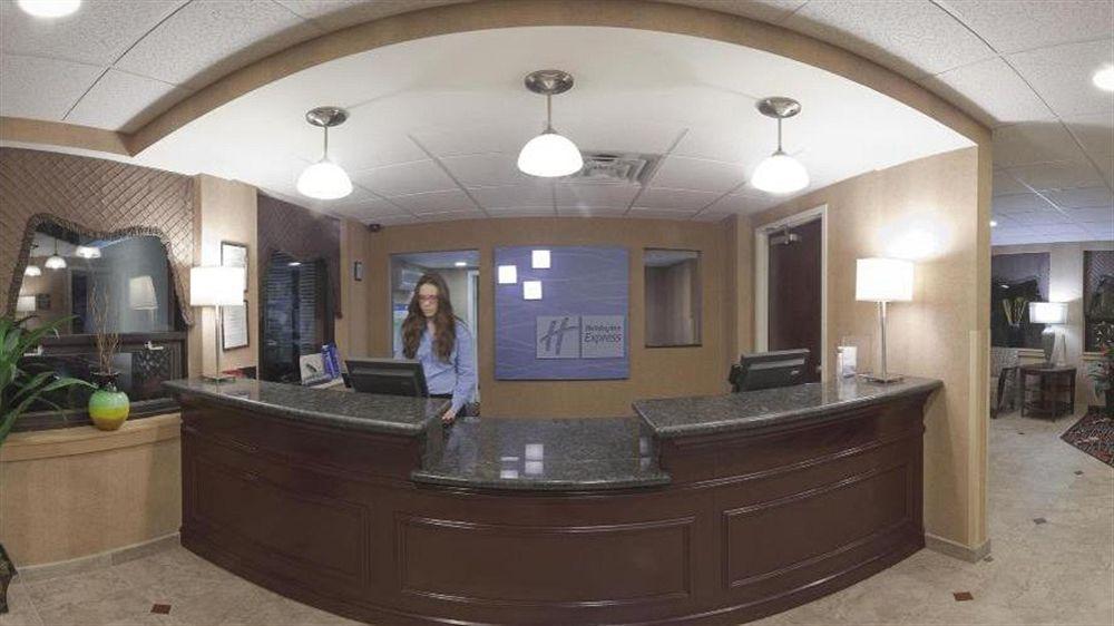 Holiday Inn Express Fairfax-Arlington Boulevard By Ihg Dış mekan fotoğraf