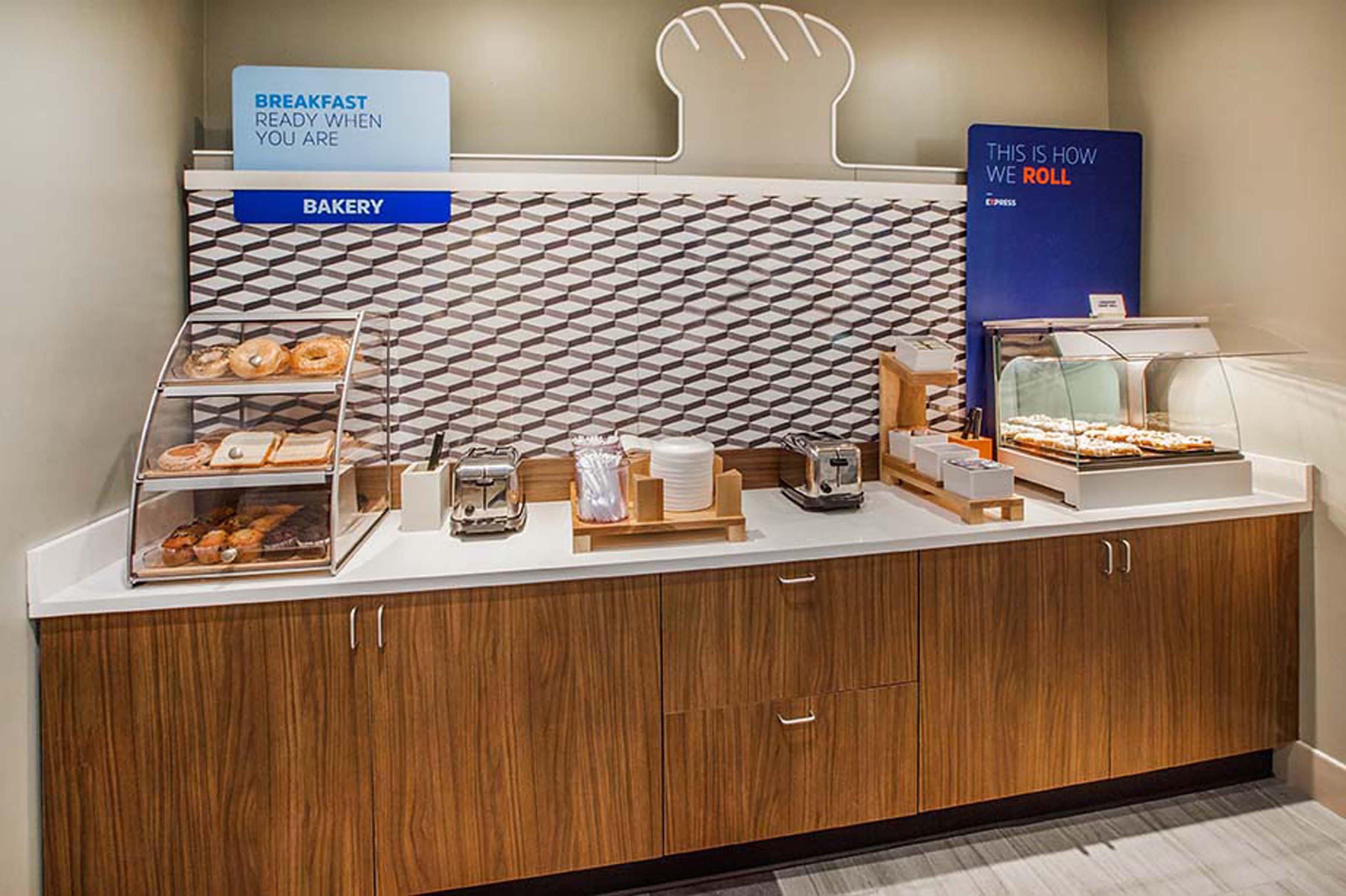 Holiday Inn Express Fairfax-Arlington Boulevard By Ihg Dış mekan fotoğraf