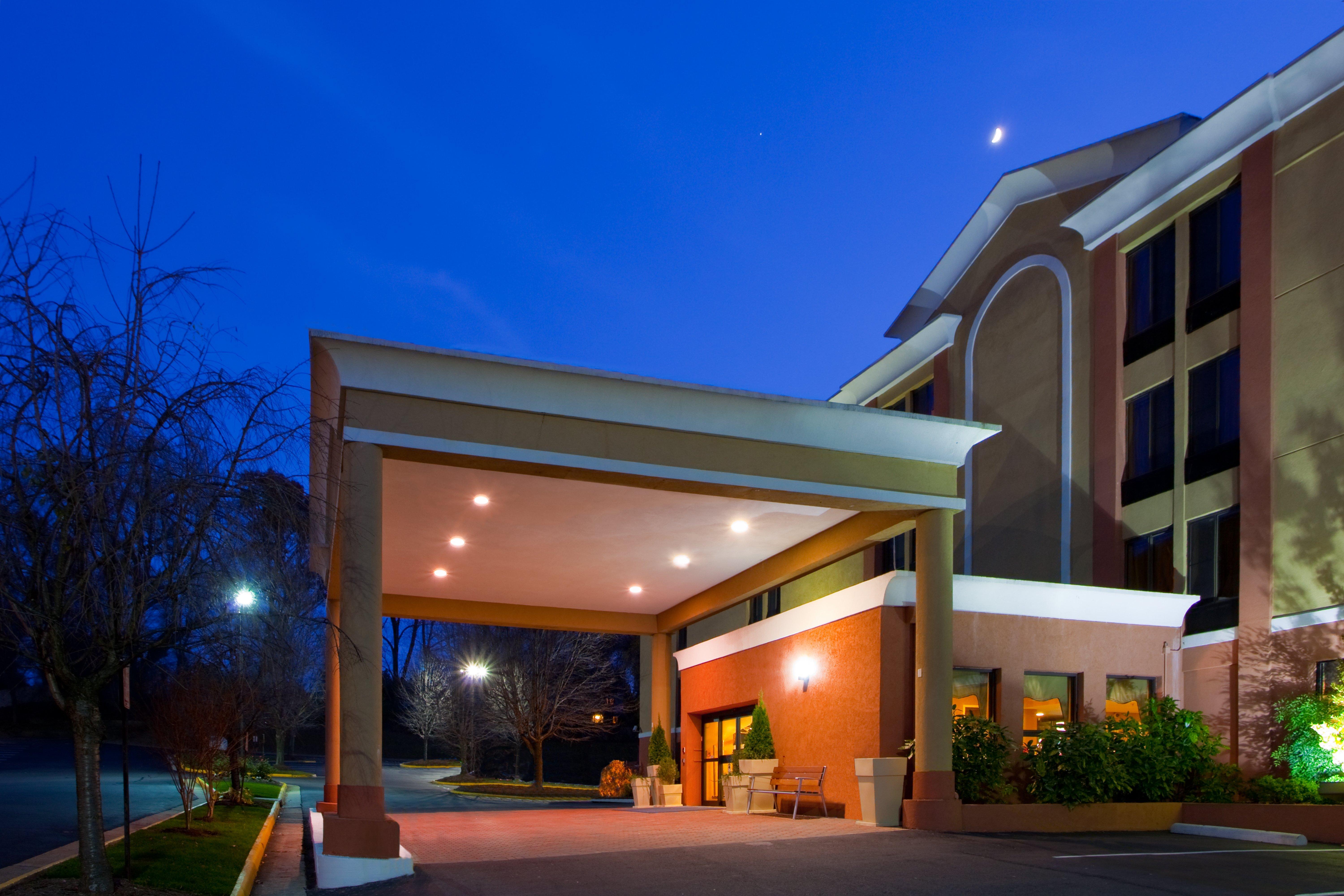 Holiday Inn Express Fairfax-Arlington Boulevard By Ihg Dış mekan fotoğraf