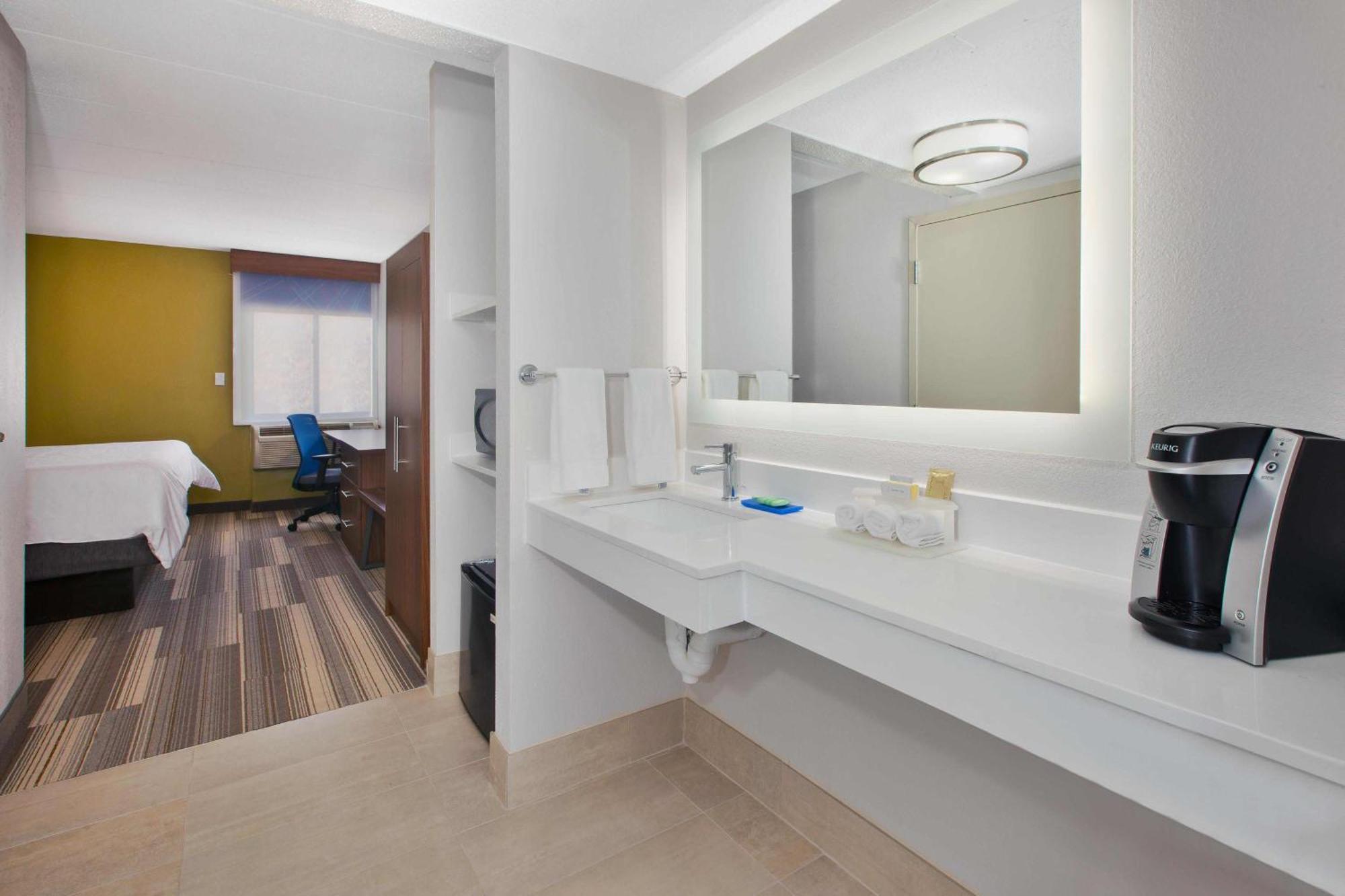 Holiday Inn Express Fairfax-Arlington Boulevard By Ihg Dış mekan fotoğraf