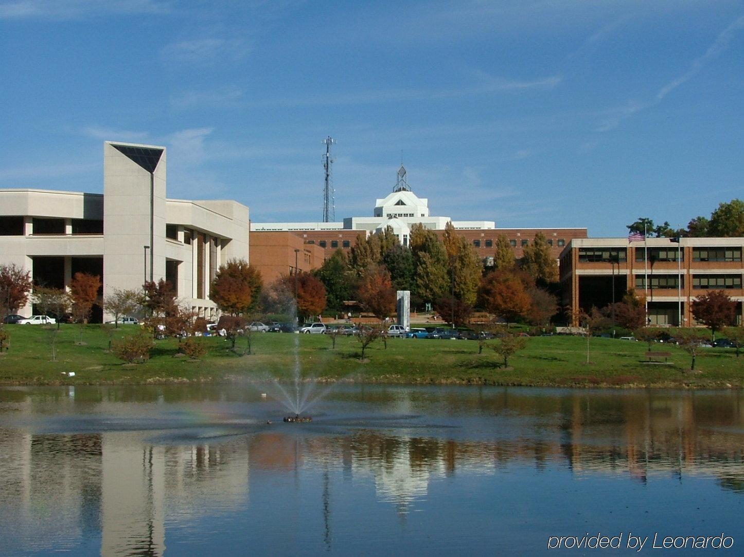 Holiday Inn Express Fairfax-Arlington Boulevard By Ihg Dış mekan fotoğraf