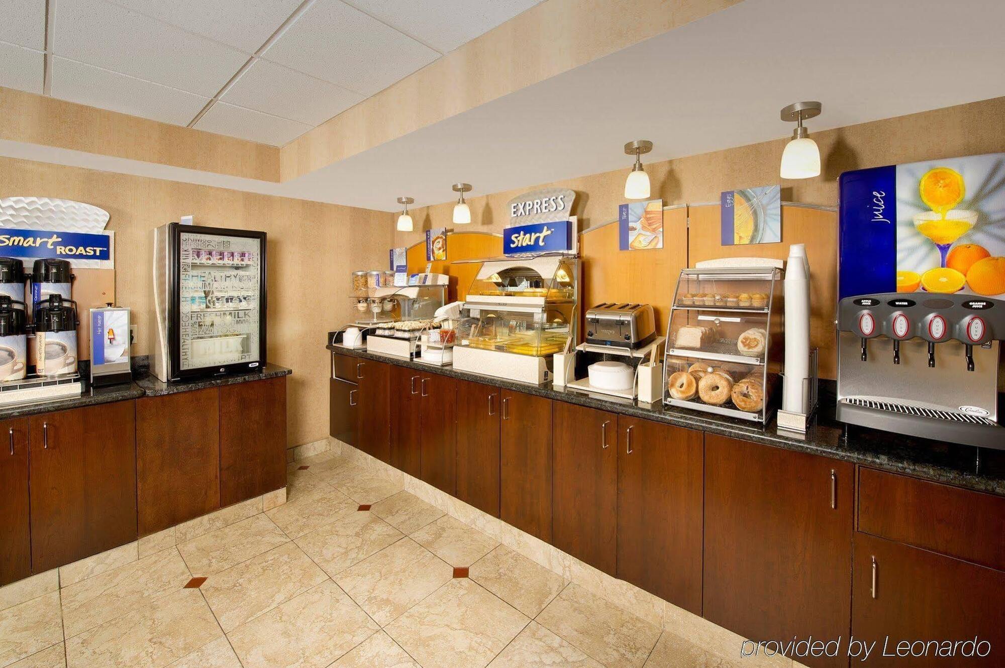 Holiday Inn Express Fairfax-Arlington Boulevard By Ihg Dış mekan fotoğraf