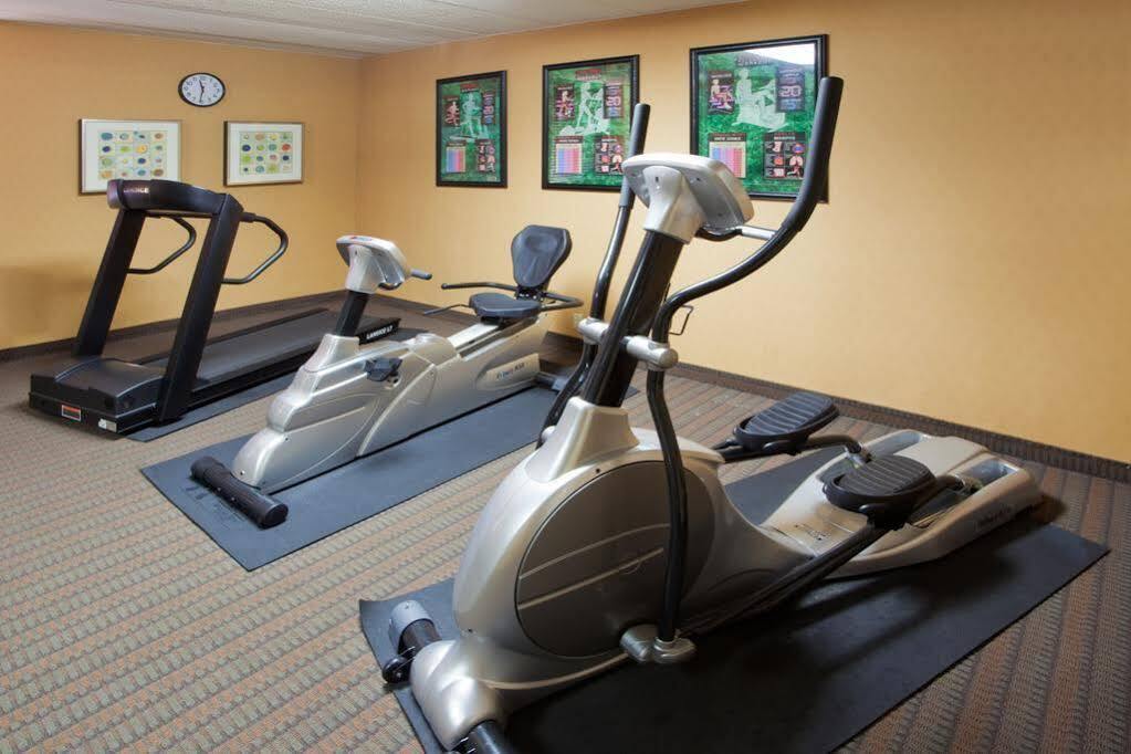 Holiday Inn Express Fairfax-Arlington Boulevard By Ihg Dış mekan fotoğraf
