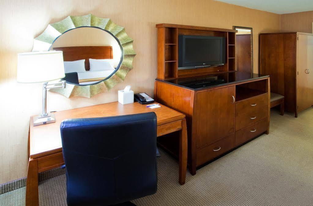 Holiday Inn Express Fairfax-Arlington Boulevard By Ihg Dış mekan fotoğraf